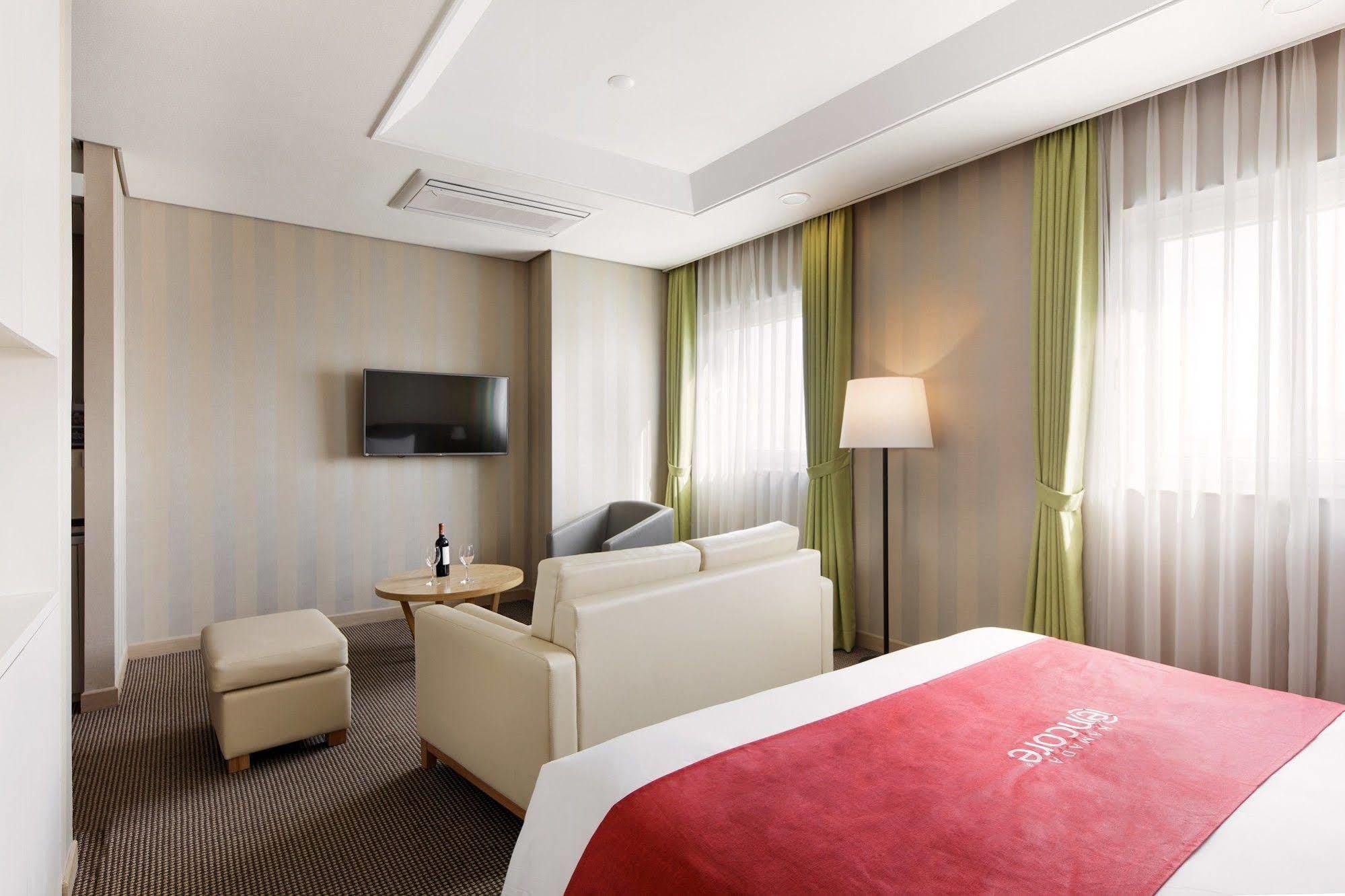 รามาดา อ็องคอร์ บาย วินด์แฮม โซล ทงแดมุน โฮเต็ล Hotel ภายนอก รูปภาพ